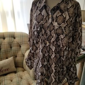 MICHAEL KORS SNAKE SKIN BLOUSE 2X CLASSY